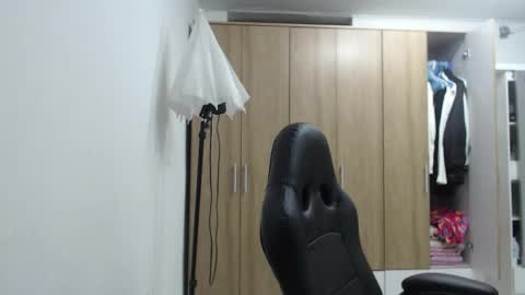 Snapshot of roxanalove7 chatting on January 8, 2026, 2:25 am Roxana online show from January 8, 2026, 2:25 am