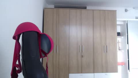 Snapshot of roxanalove7 chatting on February 6, 2026, 9:29 pm Roxana online show from February 6, 2026, 9:29 pm