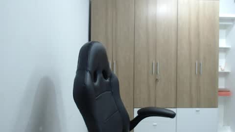 Roxana online show from May 15, 2026, 11:45 pm