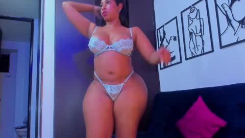 Snapshot of roxanasmiith chatting on December 21, 2024, 6:19 am Roxxx Thee Stallion online show from December 21, 2024, 6:19 am