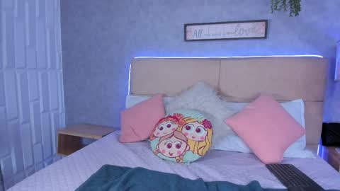 roxanebrown online show from May 28, 2026, 7:55 pm