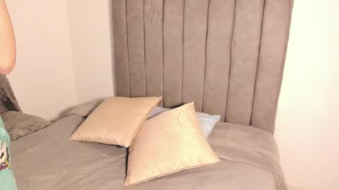 Roxane online show from November 26, 2025, 7:09 am