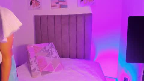 Snapshot of roxanedewalle chatting on January 10, 2026, 1:02 pm Roxane online show from January 10, 2026, 1:02 pm