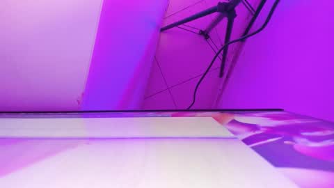 Snapshot of roxanedewalle chatting on February 4, 2026, 6:41 am Roxane online show from February 4, 2026, 6:41 am