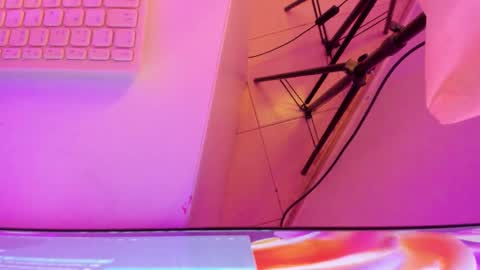 Snapshot of roxanedewalle chatting on February 11, 2026, 3:22 am Roxane online show from February 11, 2026, 3:22 am