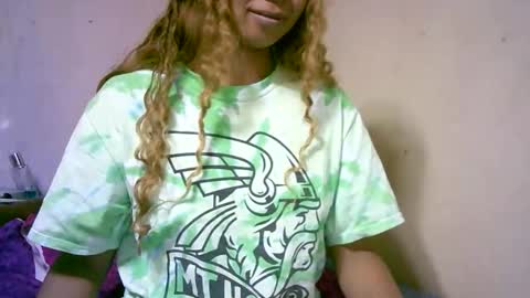 Snapshot of roxanne_98 chatting on January 16, 2026, 2:48 am roxanne_98 online show from January 16, 2026, 2:48 am
