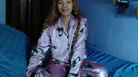 Snapshot of roxanne_98 chatting on February 15, 2026, 2:08 am roxanne_98 online show from February 15, 2026, 2:08 am