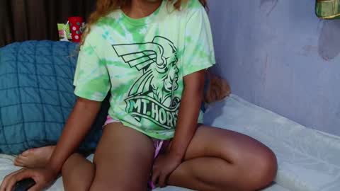 Snapshot of roxanne_98 chatting on March 8, 2026, 3:54 am roxanne_98 online show from March 8, 2026, 3:54 am