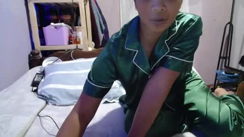 Snapshot of roxanne_98 chatting on March 8, 2026, 4:00 pm roxanne_98 online show from March 8, 2026, 4:00 pm