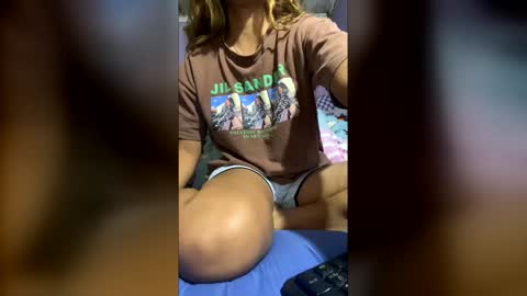 Snapshot of roxanne_98 chatting on April 5, 2026, 5:32 pm roxanne_98 online show from April 5, 2026, 5:32 pm