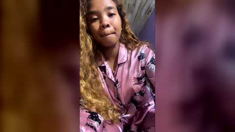Snapshot of roxanne_98 chatting on April 6, 2026, 4:30 pm roxanne_98 online show from April 6, 2026, 4:30 pm