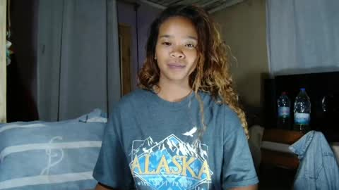 Snapshot of roxanne_98 chatting on April 17, 2026, 6:00 pm roxanne_98 online show from April 17, 2026, 6:00 pm
