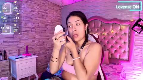 roxanne_han online show from December 21, 2025, 11:50 am