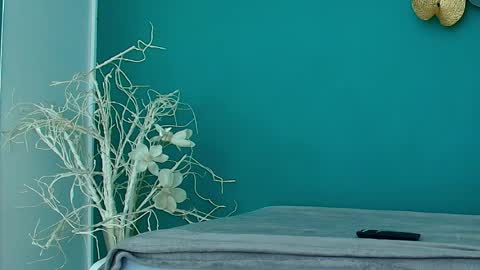 Roxanne online show from April 1, 2026, 4:35 am