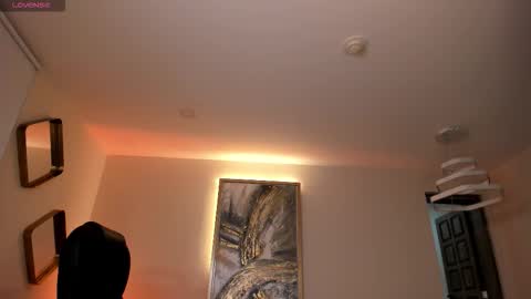 Roxanne Hill  online show from January 10, 2026, 11:45 am