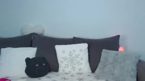 roxanneliss online show from December 18, 2025, 2:45 pm