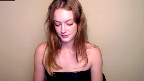 Snapshot of roxasemi_ chatting on September 14, 2025, 8:24 am Roxa online show from September 14, 2025, 8:24 am