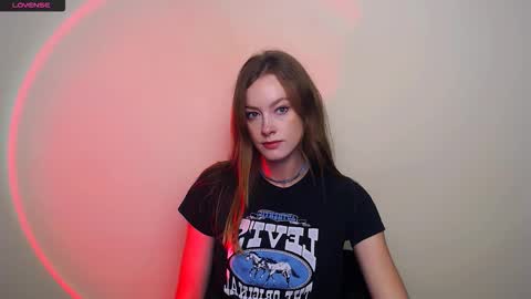 Snapshot of roxasemi_ chatting on October 9, 2025, 8:01 am Roxa online show from October 9, 2025, 8:01 am