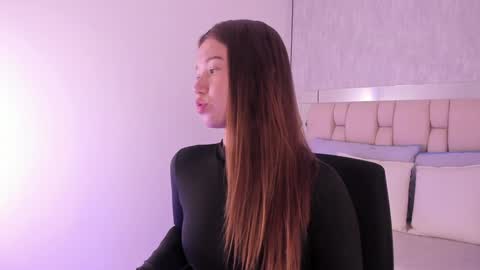 Snapshot of roxie_summers chatting on January 24, 2025, 7:28 pm Roxie online show from January 24, 2025, 7:28 pm