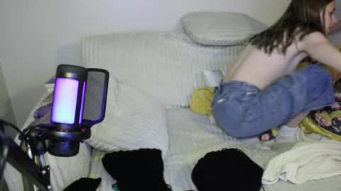 Snapshot of roxiethefox chatting on December 13, 2025, 7:53 pm roxie online show from December 13, 2025, 7:53 pm