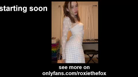 Snapshot of roxiethefox chatting on March 15, 2026, 11:22 pm roxie online show from March 15, 2026, 11:22 pm