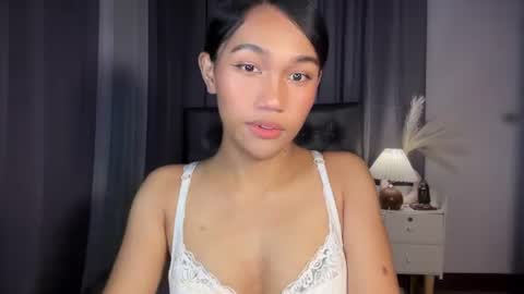 roxiethogersen online show from July 13, 2026, 12:08 pm