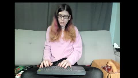 Snapshot of roxihazeleyes chatting on January 25, 2025, 5:08 pm roxihazeleyes online show from January 25, 2025, 5:08 pm