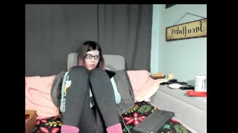 Snapshot of roxihazeleyes chatting on January 27, 2025, 3:15 am roxihazeleyes online show from January 27, 2025, 3:15 am