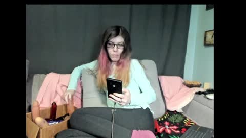 Snapshot of roxihazeleyes chatting on January 27, 2025, 6:19 am roxihazeleyes online show from January 27, 2025, 6:19 am