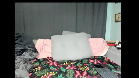 Snapshot of roxihazeleyes chatting on January 30, 2025, 12:18 am roxihazeleyes online show from January 30, 2025, 12:18 am