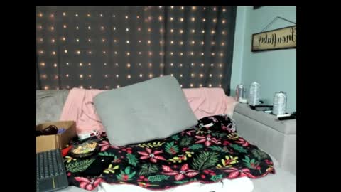 Snapshot of roxihazeleyes chatting on January 31, 2025, 11:35 pm roxihazeleyes online show from January 31, 2025, 11:35 pm