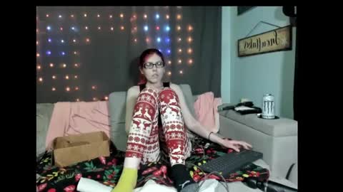 Snapshot of roxihazeleyes chatting on February 11, 2025, 1:20 am roxihazeleyes online show from February 11, 2025, 1:20 am