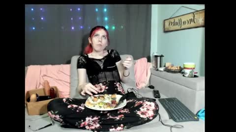 Snapshot of roxihazeleyes chatting on February 12, 2025, 6:51 am roxihazeleyes online show from February 12, 2025, 6:51 am