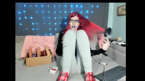 Snapshot of roxihazeleyes chatting on February 14, 2025, 1:13 am roxihazeleyes online show from February 14, 2025, 1:13 am