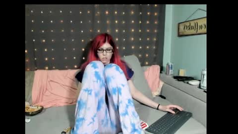 Snapshot of roxihazeleyes chatting on February 17, 2025, 6:20 am roxihazeleyes online show from February 17, 2025, 6:20 am