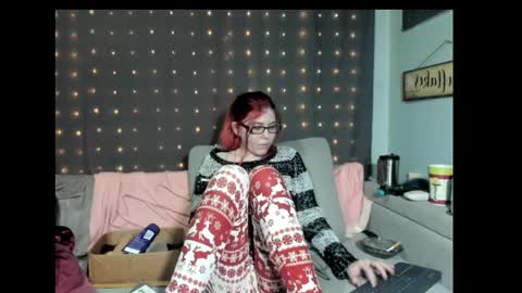 Snapshot of roxihazeleyes chatting on February 21, 2025, 10:50 am roxihazeleyes online show from February 21, 2025, 10:50 am