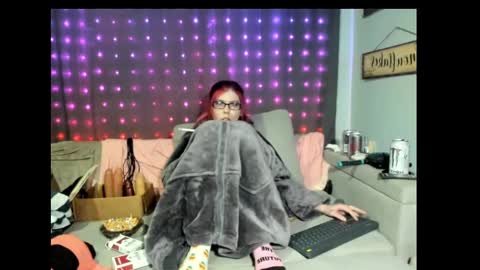 Snapshot of roxihazeleyes chatting on February 24, 2025, 7:22 am roxihazeleyes online show from February 24, 2025, 7:22 am