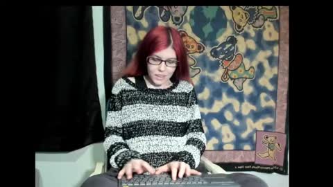 Snapshot of roxihazeleyes chatting on March 6, 2025, 11:36 am roxihazeleyes online show from March 6, 2025, 11:36 am