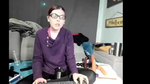 Snapshot of roxihazeleyes chatting on September 9, 2025, 12:37 pm roxihazeleyes online show from September 9, 2025, 12:37 pm