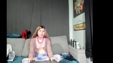 roxihazeleyes online show from October 17, 2025, 6:05 am