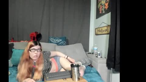 roxihazeleyes online show from October 29, 2025, 2:14 am