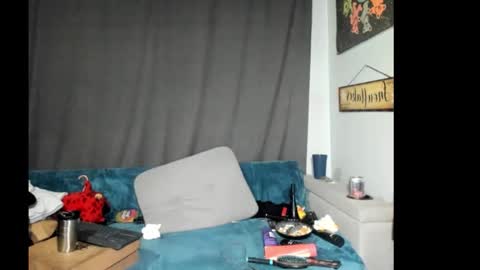 Snapshot of roxihazeleyes chatting on January 5, 2026, 5:27 pm roxihazeleyes online show from January 5, 2026, 5:27 pm