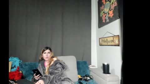 Snapshot of roxihazeleyes chatting on January 13, 2026, 4:51 am roxihazeleyes online show from January 13, 2026, 4:51 am