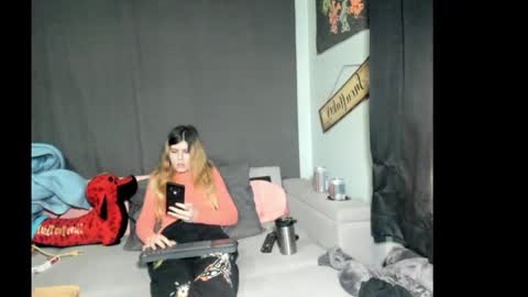 Snapshot of roxihazeleyes chatting on February 11, 2026, 7:19 pm roxihazeleyes online show from February 11, 2026, 7:19 pm