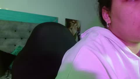 Snapshot of roxx_iie chatting on December 15, 2025, 12:09 pm roxiie online show from December 15, 2025, 12:09 pm