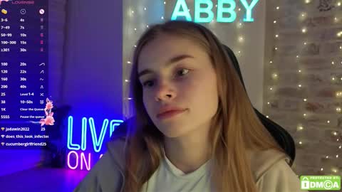 Snapshot of roxxxie_reid chatting on March 5, 2026, 8:27 pm Roxieex ABBY online show from March 5, 2026, 8:27 pm