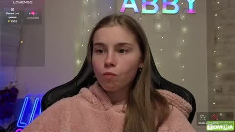 Snapshot of roxxxie_reid chatting on April 18, 2026, 8:09 pm Roxieex ABBY online show from April 18, 2026, 8:09 pm