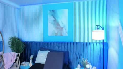 Roxy hell online show from November 12, 2025, 11:43 am