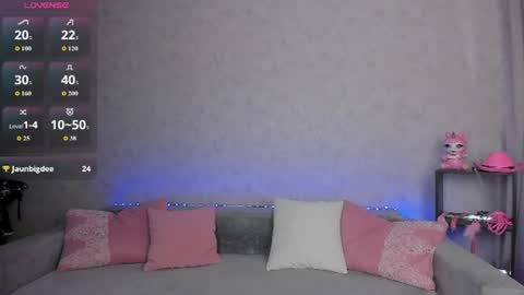 Snapshot of roxy_mars chatting on July 16, 2026, 1:55 am Roxy online show from July 16, 2026, 1:55 am