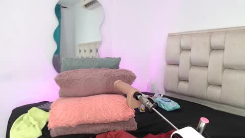 Snapshot of roxy_smith69 chatting on October 4, 2025, 11:25 pm Roxy smith69 online show from October 4, 2025, 11:25 pm